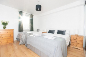 Find Dwellcome Home Ltd for more assurance from our past guests here - Immaculate 2 Bedroom, 3 Bed, 2 Doubles and a Single 2nd floor Apartment with free allocated off street parking, 100Mbps broadband
